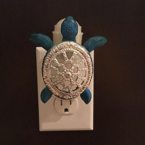 Bath & Body Works Other - Turtle Wallflower Plugin